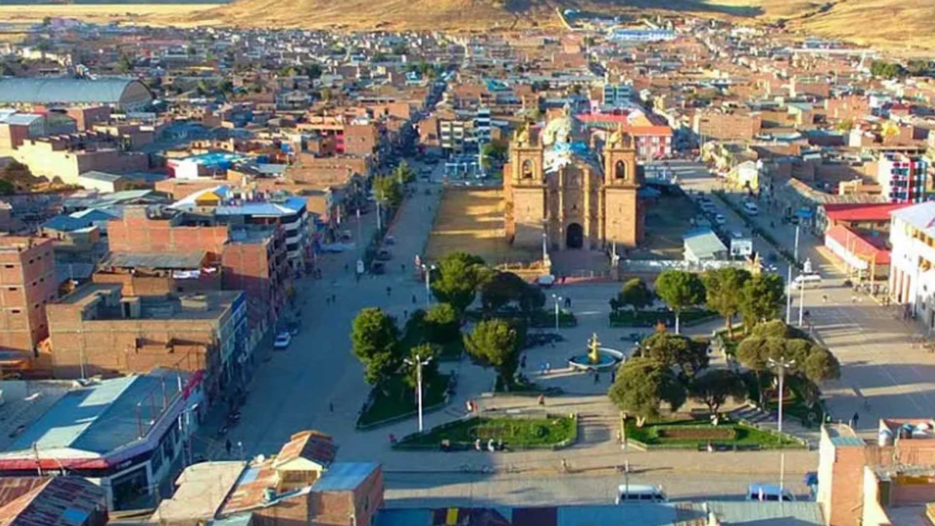 Vista panorámica de Ayaviri, Puno: Plaza de Armas y templo de San Francisco de Asís