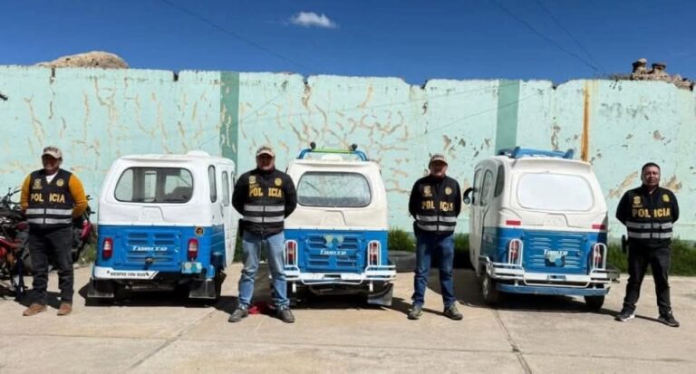 #Ayaviri | POLICÍA INTERVIENE TRES VEHÍCULOS MENORES CON NUMERACIÓN ALTERADA. EL PROCEDIMIENTO SE REGISTRÓ EN LA VÍA PÚBLICA DEL DISTRITO DE AYAVIRI, DONDE SE ENCONTRABAN ESTACIONADOS TRES TRIMOTOS (TORITOS) DE PASAJEROS EN APARENTE ABANDONO.